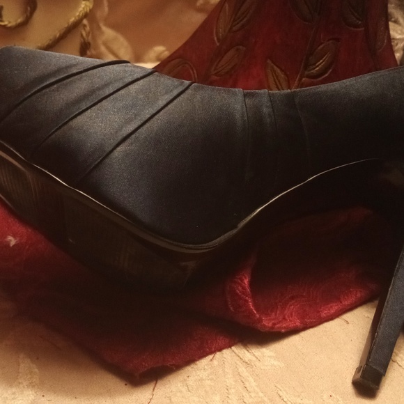 2nd pair of Kelly & Katie - Picture 3 of 16